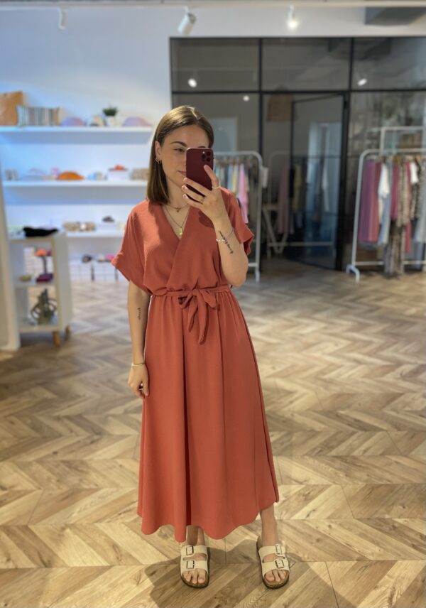 Kleid mit Gürtel – Bild 2