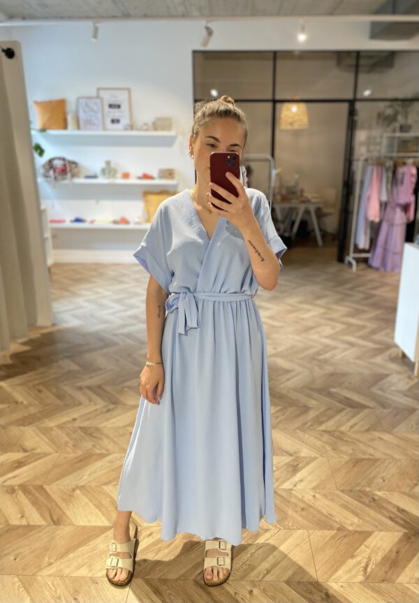 Kleid mit Gürtel – Bild 3