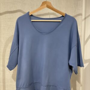 T- Shirt mit V- Ausschnitt