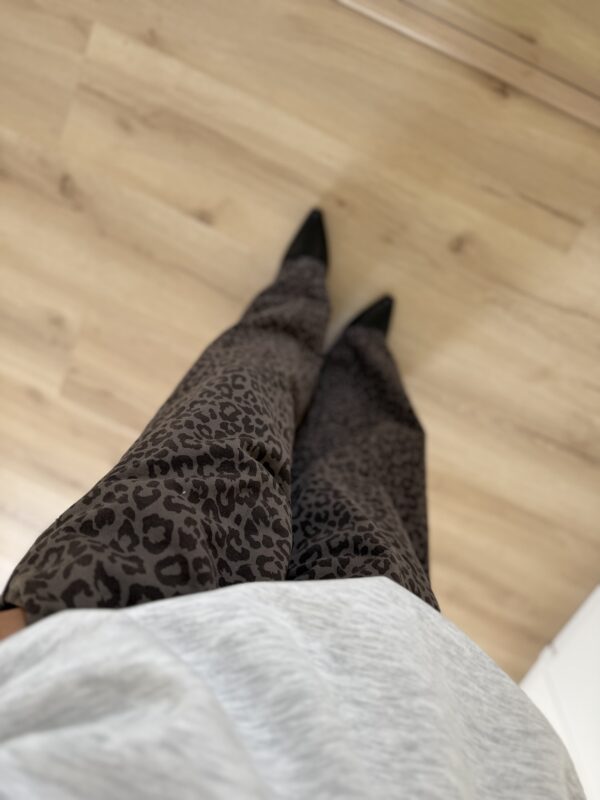 Stoffhose Leo Dunkel Braun – Bild 2