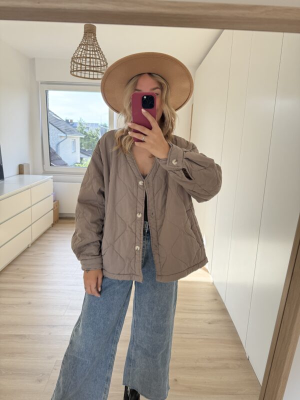 Steppjacke mit Knöpfen