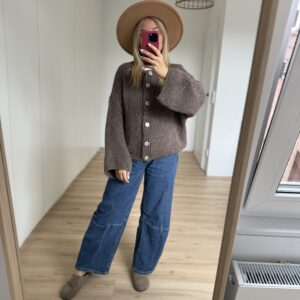 Strickjacke mit Knöpfen